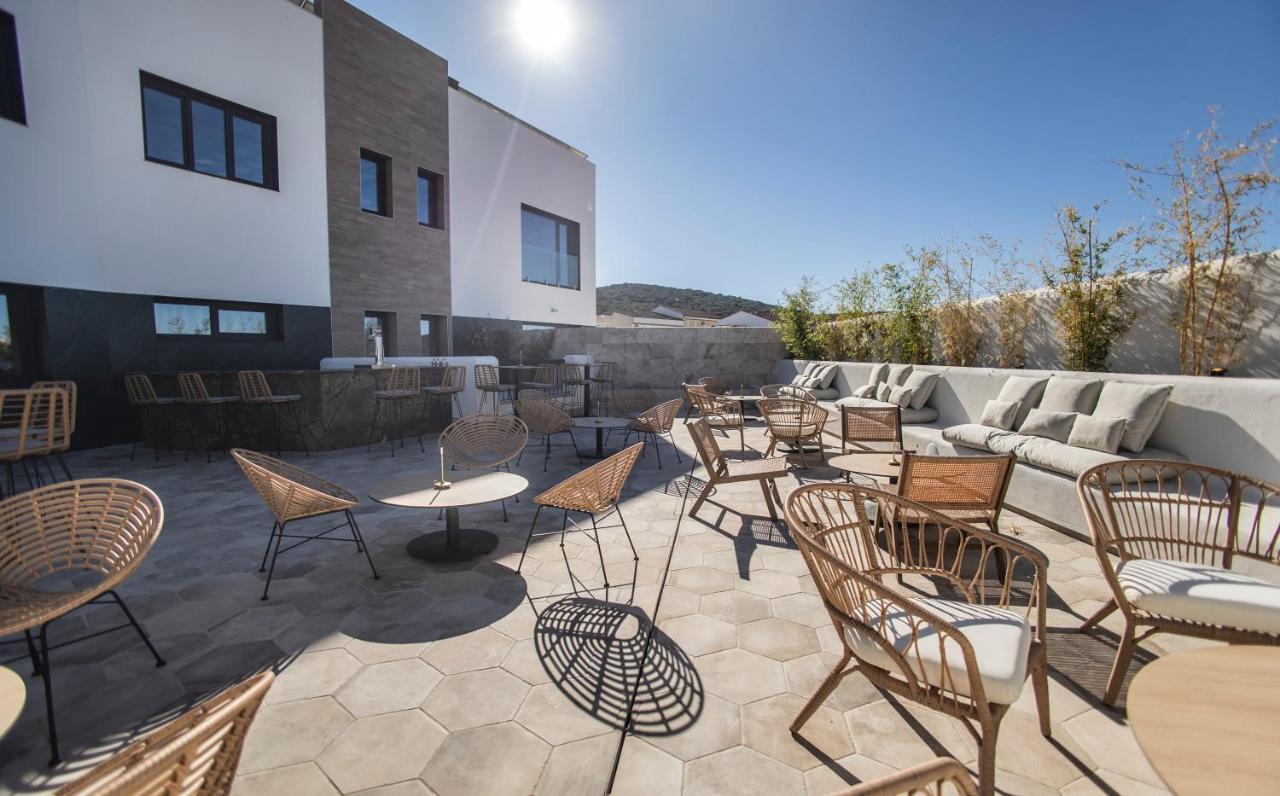 Oikos Apartamentos Turisticos โมเนสเตริโอ ภายนอก รูปภาพ